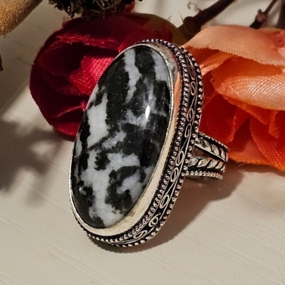 White Buffalo Turquoise Ring represents innocence, purity, strength - Picture 3 of 6